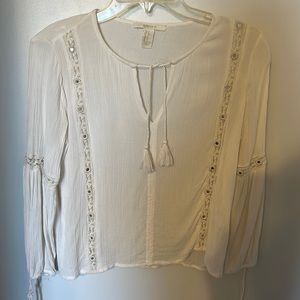 Forever 21 cute decorative casual top. Good condition. Great with jeans.